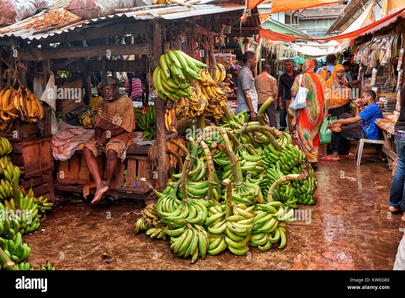 Frutta e verdura sul reparto locale di mercato alimentare in Stone Town,UNESCO World Heritage Site, Zanzibar, Tanzania Africa Foto Stock