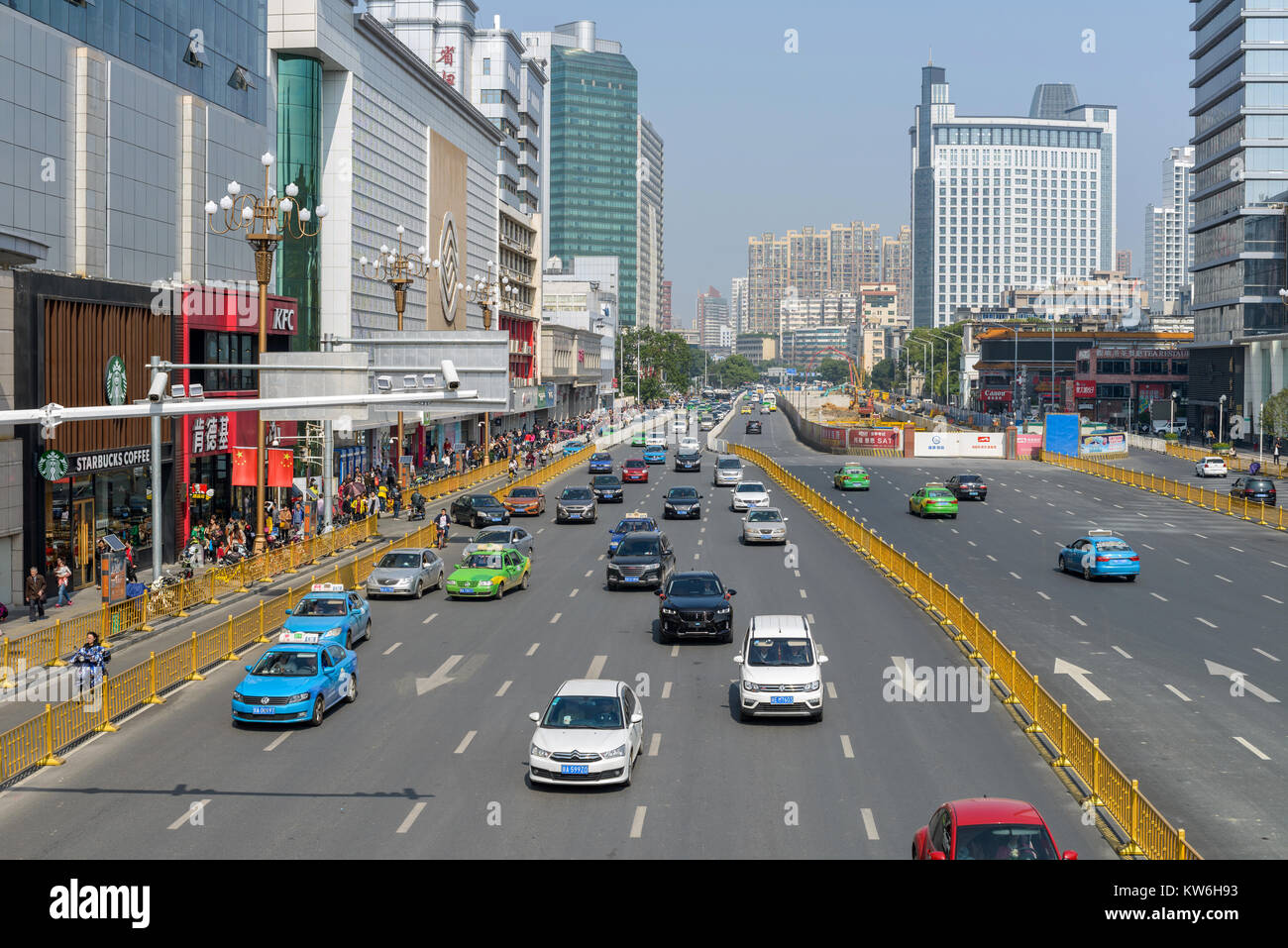 Bayi Boulevard - Il traffico pesante su Bayi Boulevard - la più trafficata strada al centro di Nanchang, Jiangxi, Cina. Foto Stock
