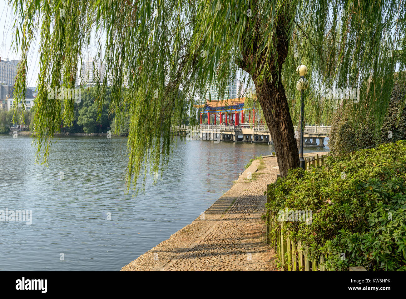 Bayi Park - Ottobre vista del lago del parco della città di Nanchang, Jiangxi, Cina. Foto Stock