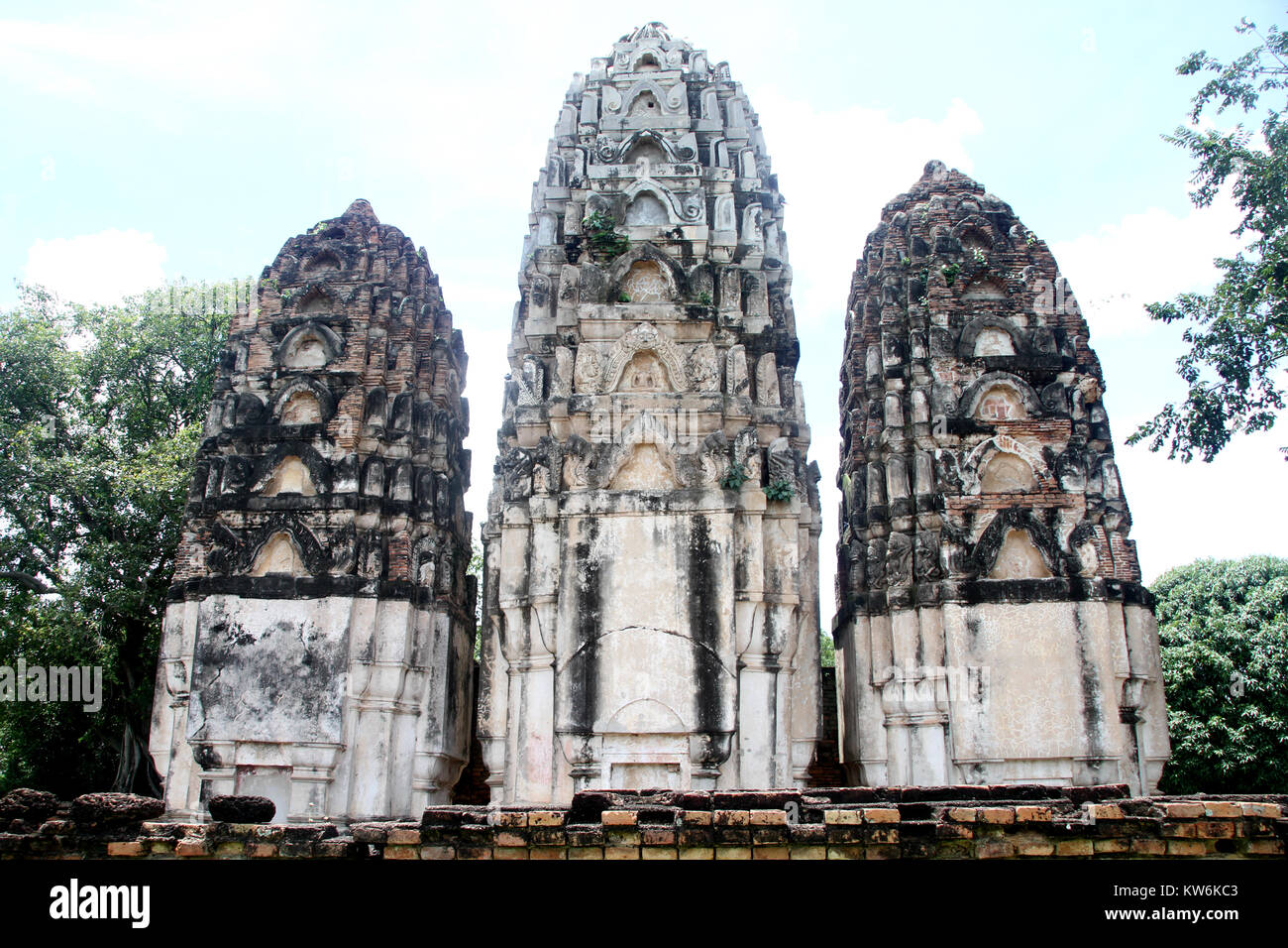 Prangs in wat Si Sawai, Sukhotai, Thailandia Foto Stock