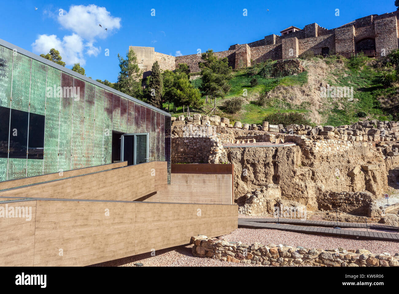 Teatro romano e il Castello Alcazaba. ingresso, Malaga, Andalusia, Spagna Foto Stock