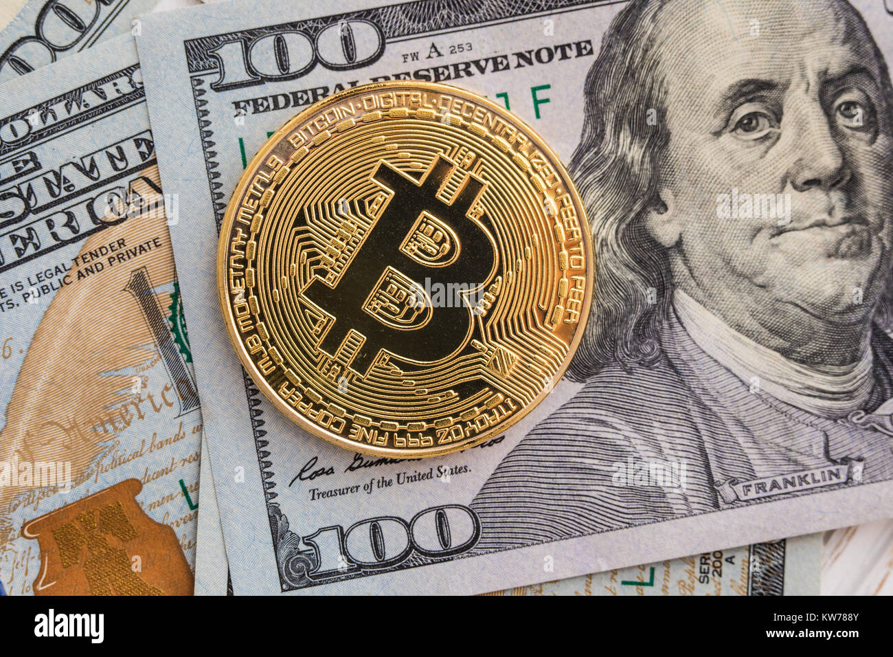 Bitcoin e dollaro. BTC mercato cryptocurrency simbolo che si eleva al di  sopra del dollaro degli