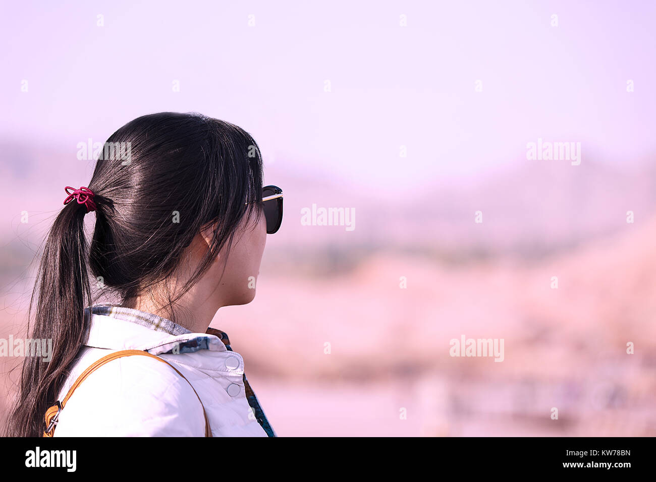 Zhangye,Cina - Ottobre 15,2017: giovane donna visiti la Zhangye Danxia parco geologico il 15 ottobre, in Cina. Foto Stock