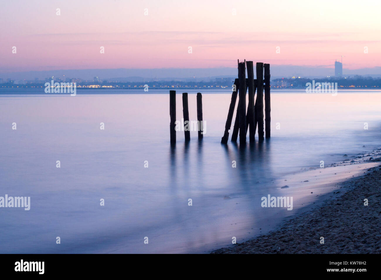 Moody twilight su tricity area, vista da gdynia orlowo sul Mar Baltico in Polonia, europa Foto Stock