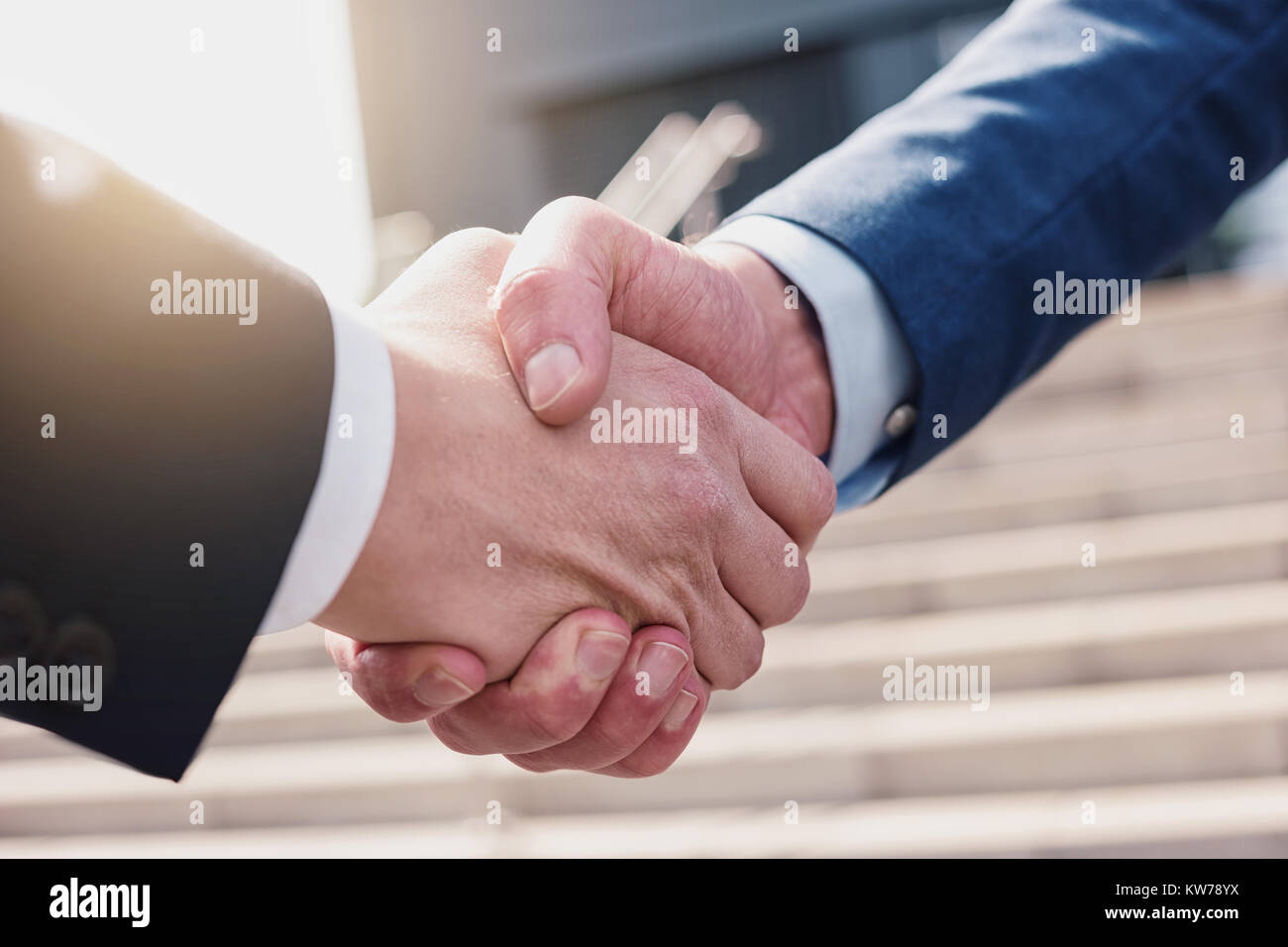 businessmans handshake - immagine del concetto di partnership commerciale Foto Stock