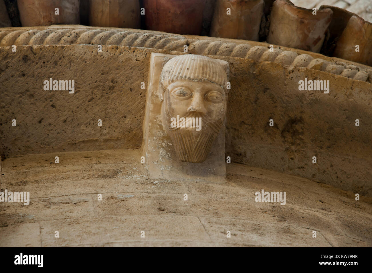 Il romanico Abbazia di Sant Antimo (Abbazia di Sant'Antimo) dall VIII secolo e dal XII secolo era uno dei più potenti monasteri nel Medioevo Foto Stock