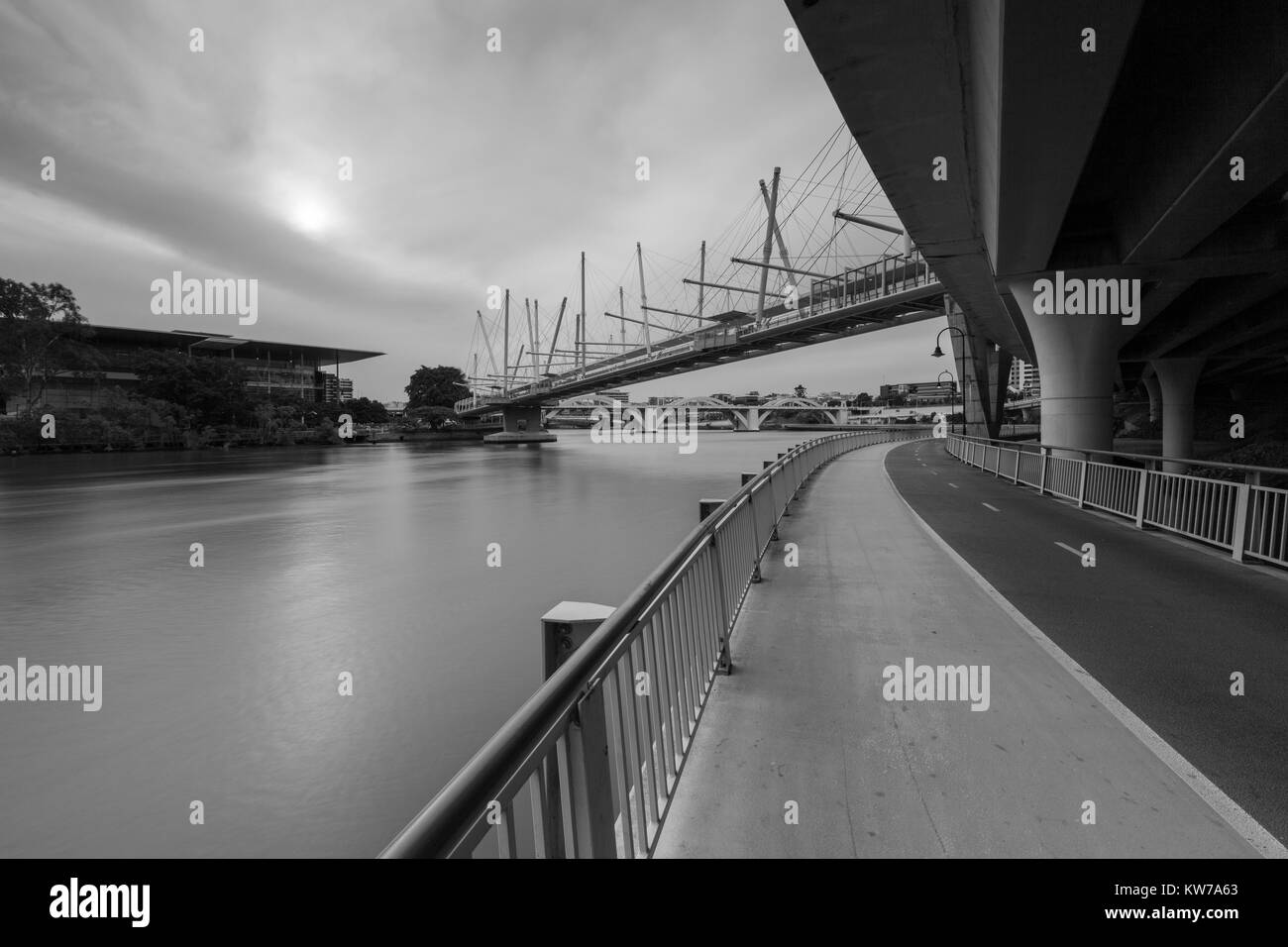 Una vista del Ponte Kurilpa presi da North Quay nella città di Brisbane. Foto Stock