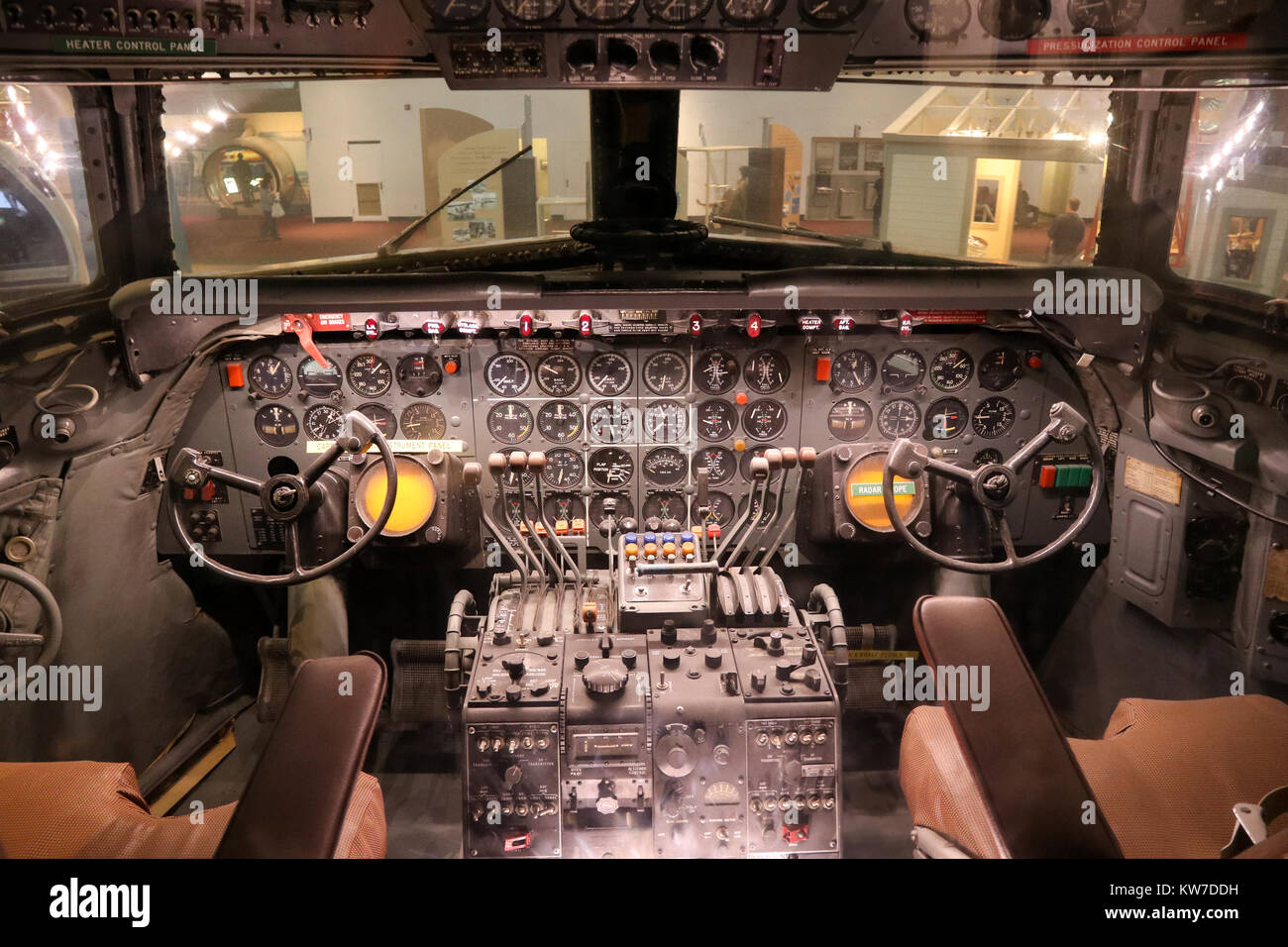 Il ponte di volo (pozzetto) di un Douglas DC aeromobile presso lo Smithsonian National Air & Space Museum Foto Stock