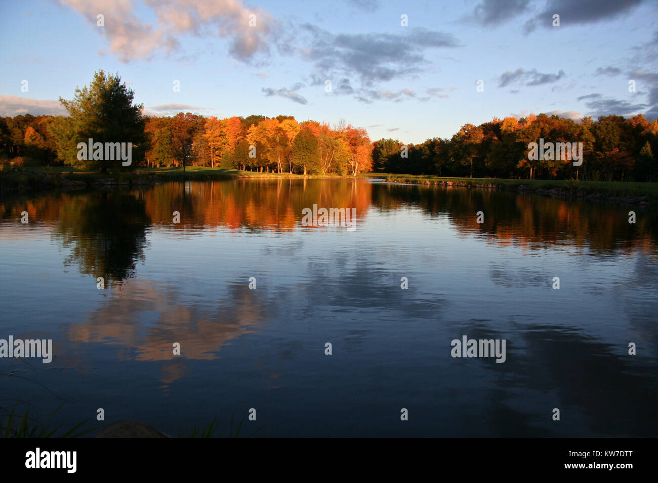 Nizza Autunno colori e riflessi nel Wisconsin Foto Stock