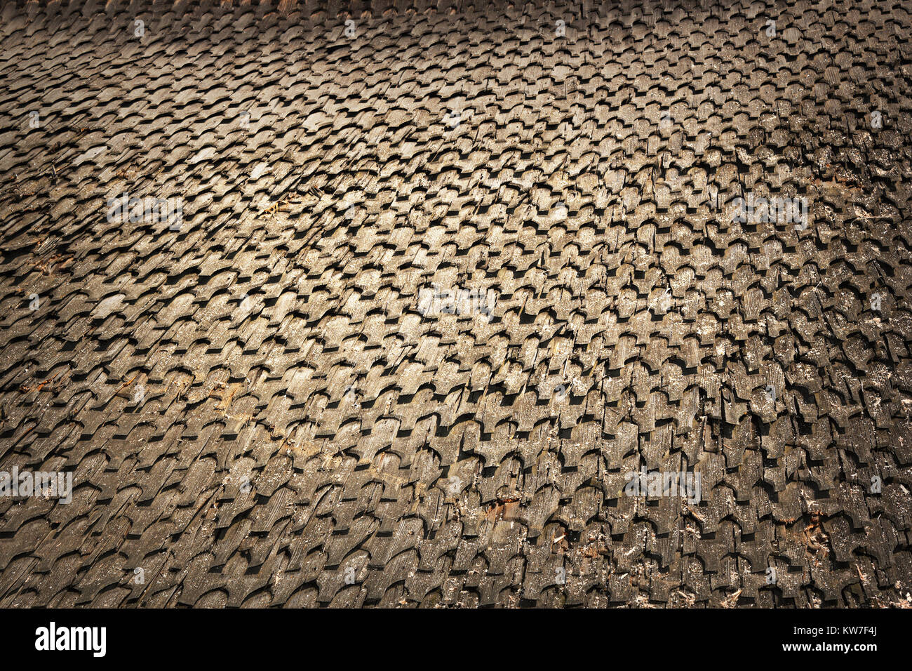 Texture di scandole di legno pronto per la tua progettazione architettonica, tradizionale materiale naturale per il tetto Foto Stock