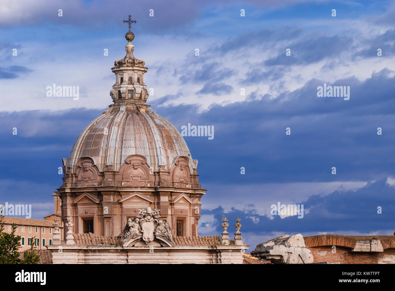 Santi Luca e Martina bella cupola barocca a Roma, costruito nel XVII secolo (con copia spazio) Foto Stock