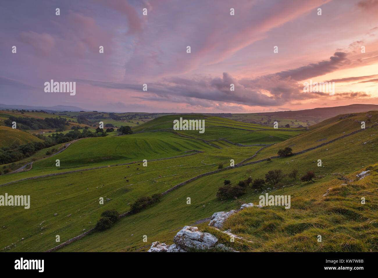 Tramonto guardando verso Malham Yorkshire Foto Stock