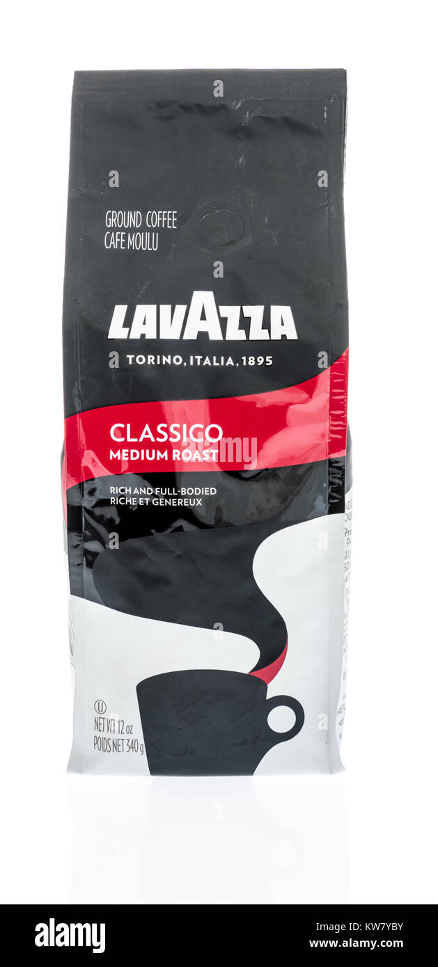 Winneconne, WI -26 dic 2017: un sacco di Lavazza medium roast coffee isolato su un background. Foto Stock