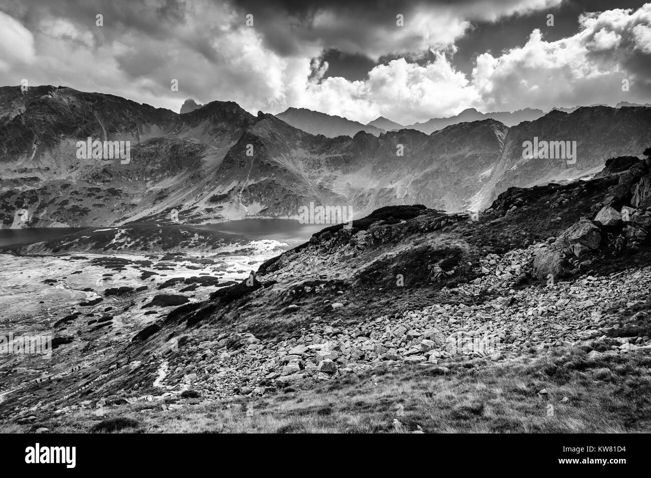 Cinque laghi valley in Alti Tatra in bianco e nero Foto Stock