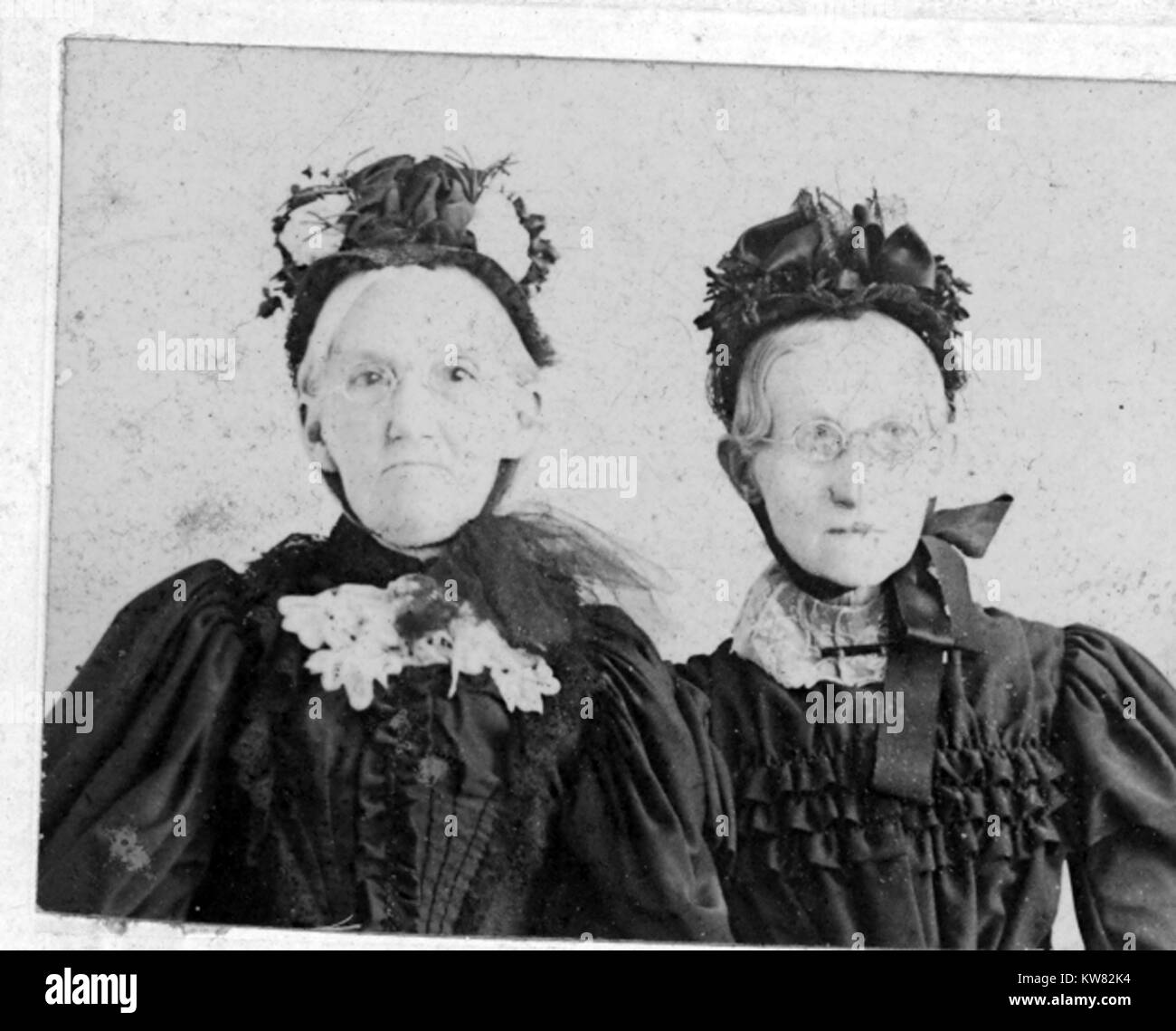 Vita ritratto di Elisabetta Emery cancelli, nonna di Bess Truman, e una donna non identificato, 1910. Immagine cortesia archivi nazionali. Foto Stock