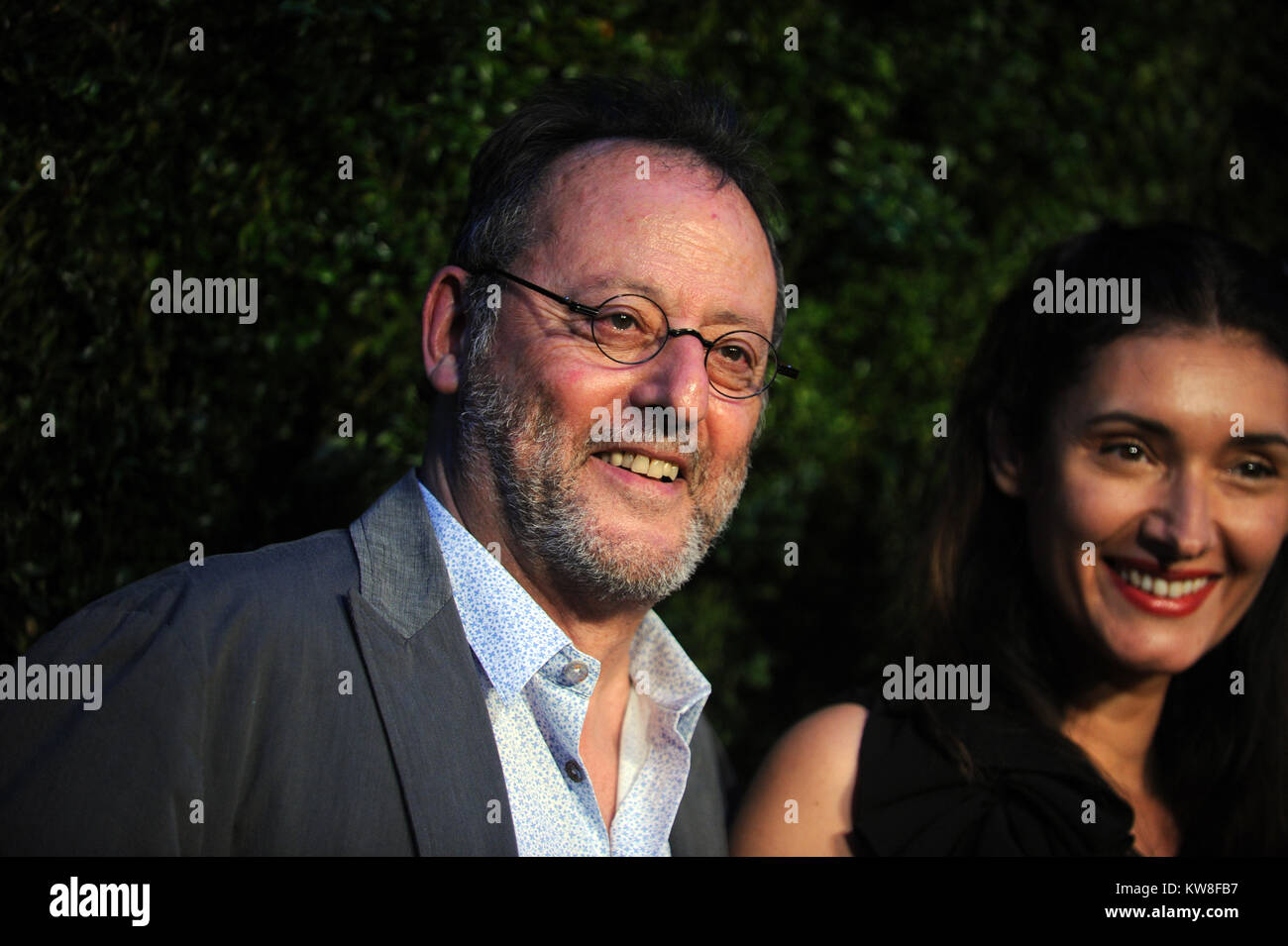 NEW YORK, NY - 18 aprile: Jean Reno, Zofia Borucka assiste l'undicesima edizione del Chanel Tribeca Film Festival Artisti Cena presso Balthazar il 18 aprile 2016 a New York City. Persone: Jean Reno, Zofia Borucka Foto Stock