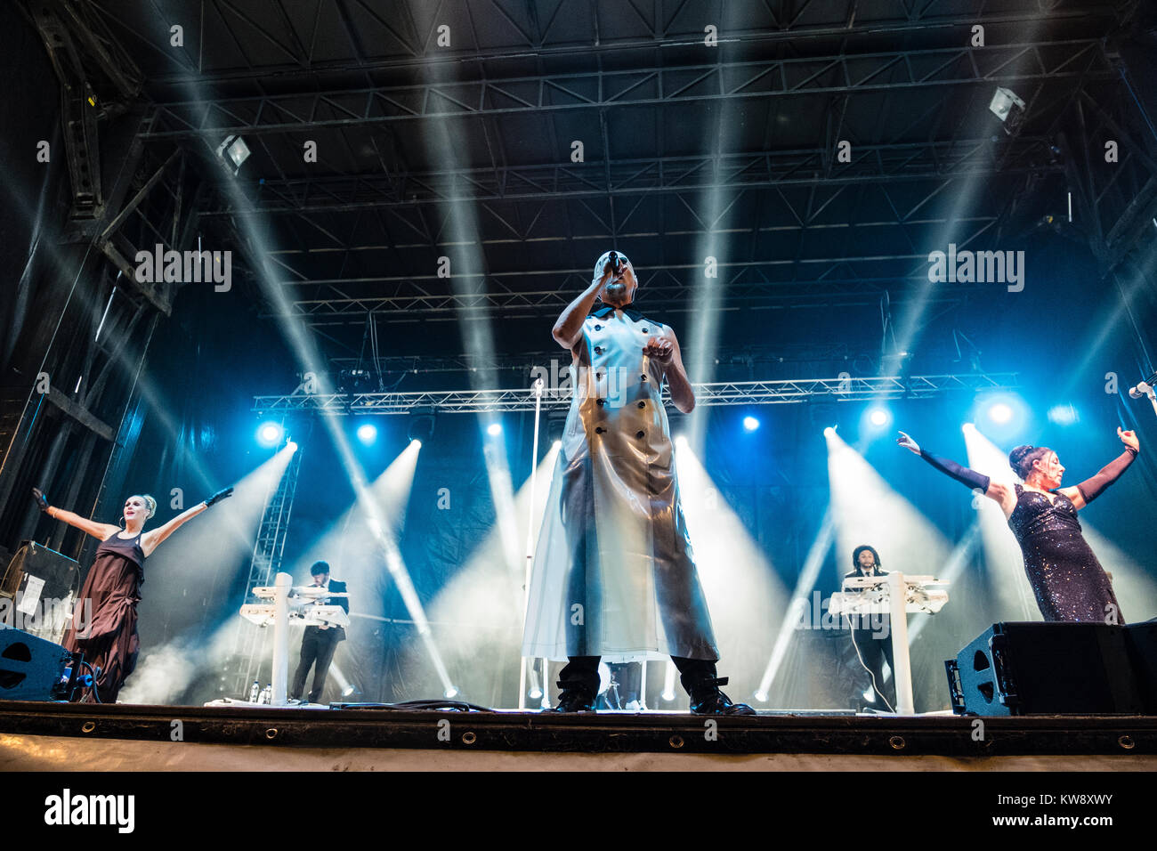 Edimburgo, Scozia, Regno Unito. 31 Dic, 2017. La Human League eseguire annuale durante il Nuovo Anno di Hogmanay celebrazioni in città. Credito: Iain Masterton/Alamy Live News Foto Stock