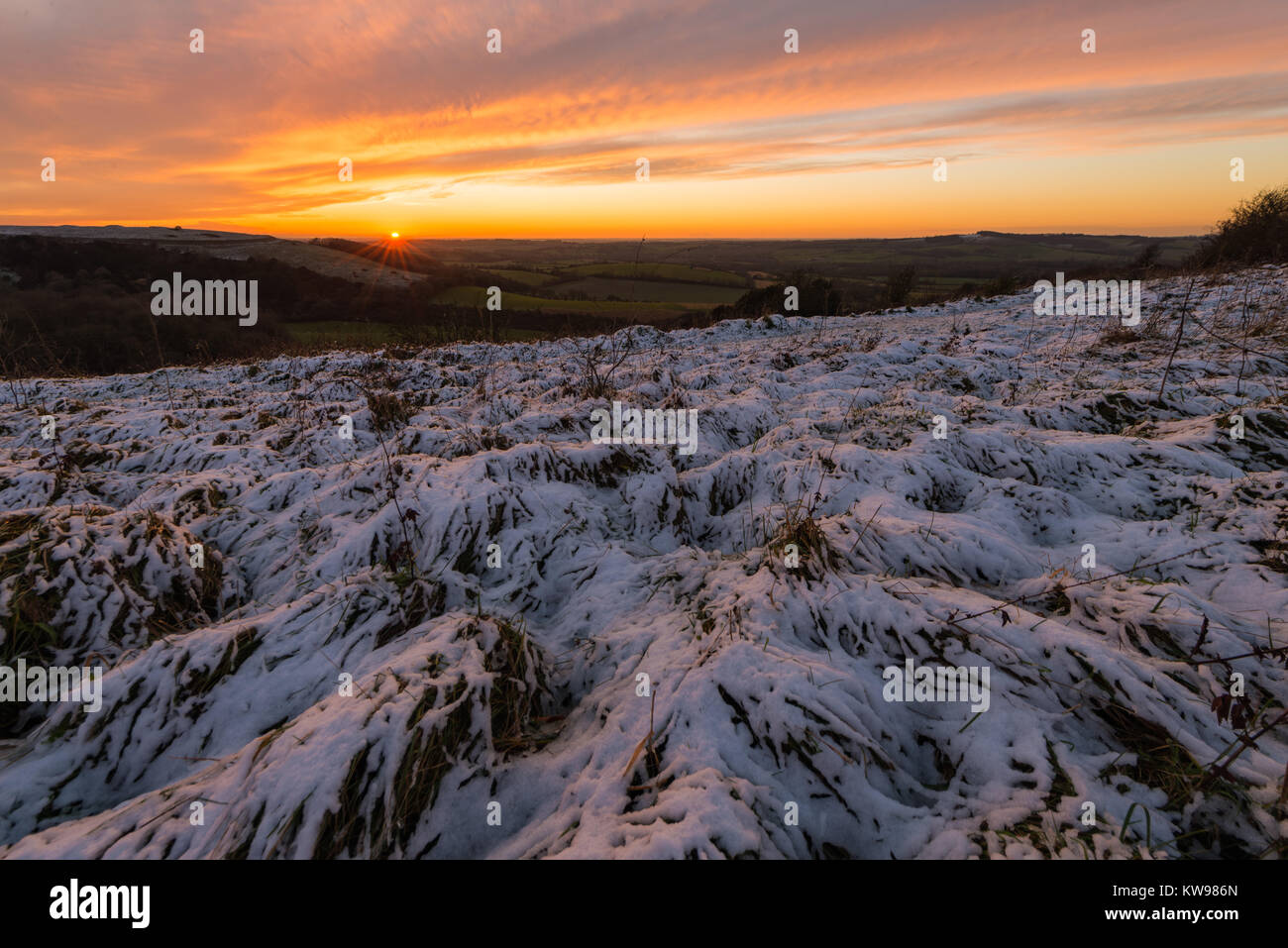 Coperta di neve vecchia Winchester Hill, South Downs National Park, Hampshire, Inghilterra, Sud REGNO UNITO Foto Stock