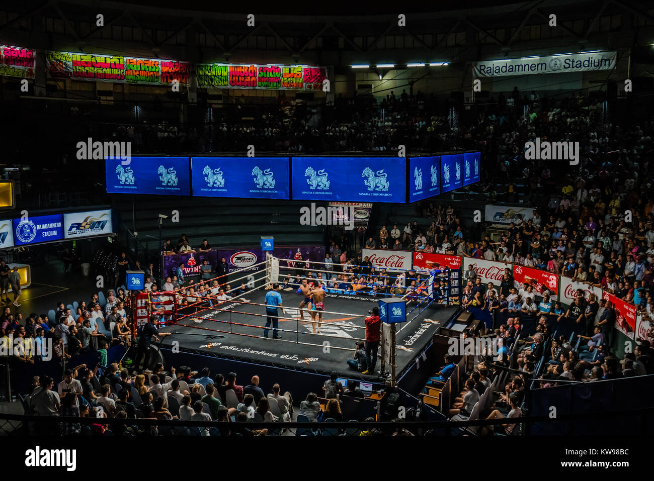 Rajadamnern stadium è un muay thai boxing stadium a Bangkok in Tailandia Foto Stock