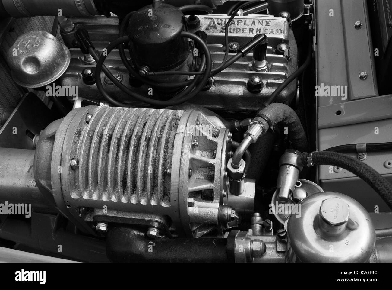 Ford Sidevalve 1172cc con un Aquaplane testa e un super caricabatterie, questo motore è stato montato in una storica prove auto a una macchina di prova. Foto Stock