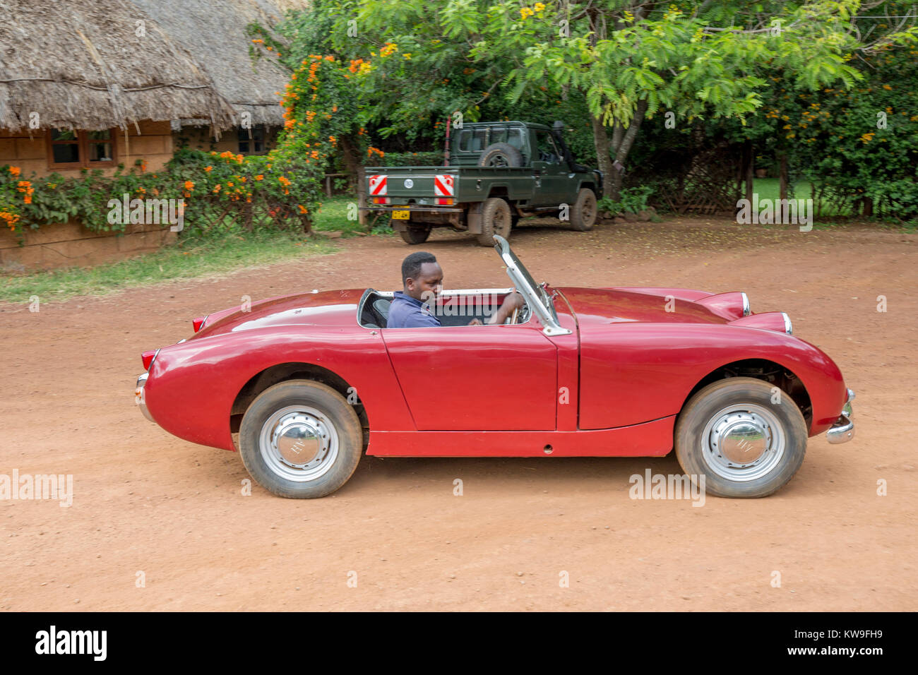 Un rosso Mk1 Austin Healey frogeye sprite, vista laterale, veicoli a Lewa deserto Lewa Conservancy, Kenya, Africa Foto Stock