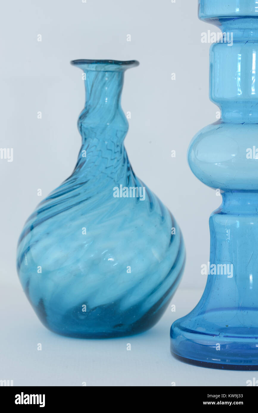 Due vasi blu vivono ancora Foto Stock