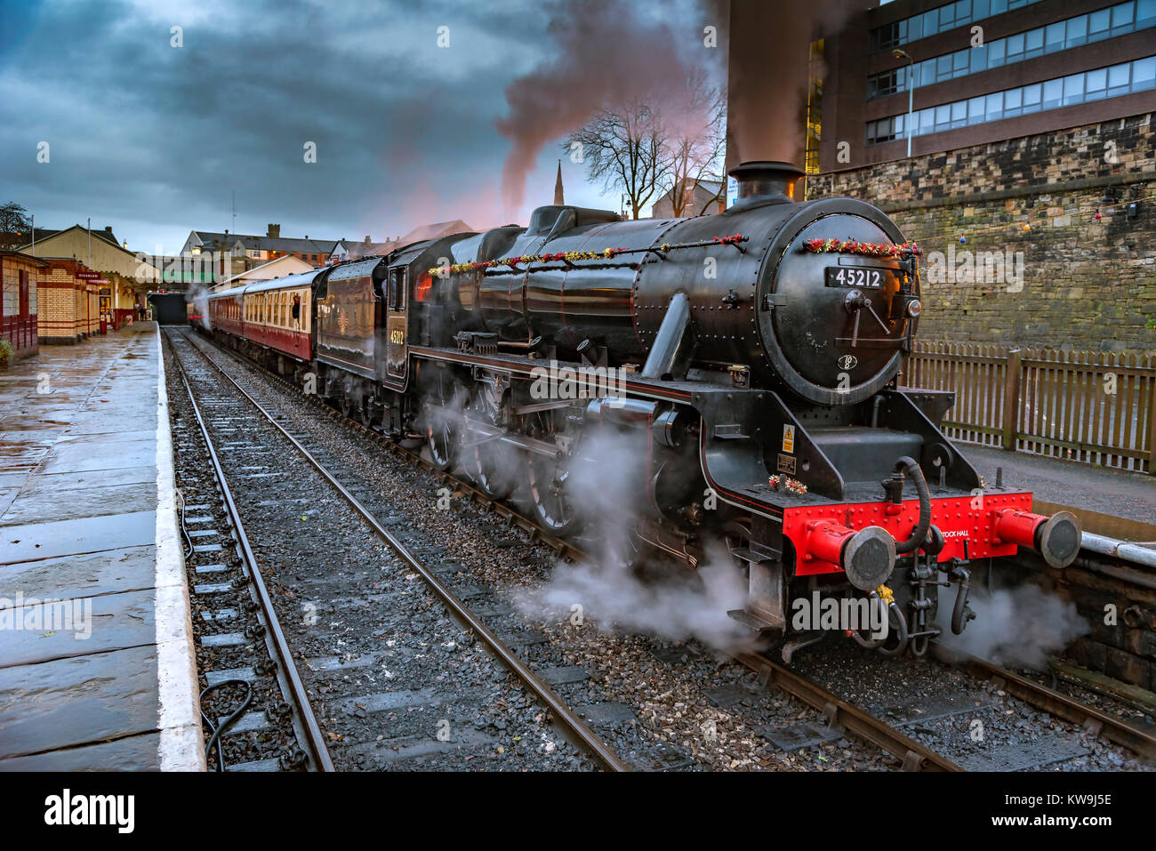 London Midland & Scottish Railway classe 5MT ('Black 5') 4-6-0 n. 45212 East Lancashire Railway. Bury Bolton street station. Foto Stock