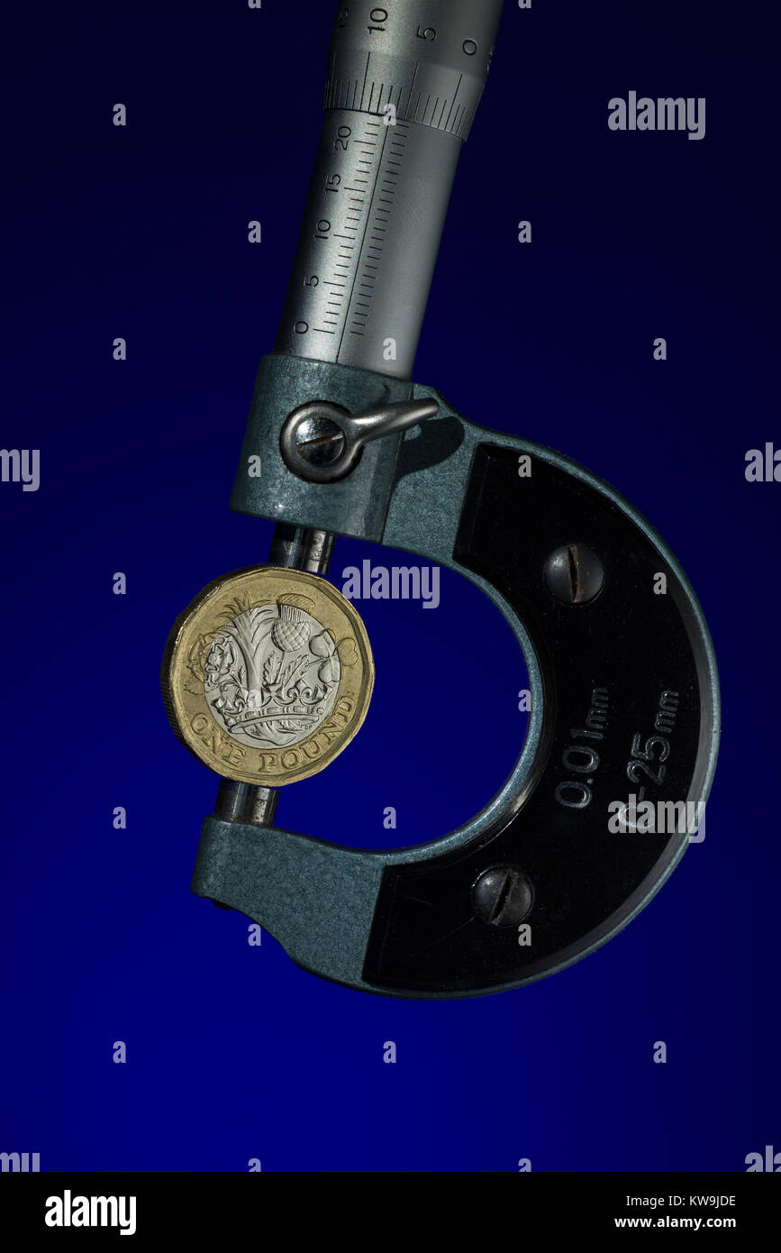 Poiché la decisione di lasciare la UE nel 2016 British pound e cambio messo sotto sforzo e un controllo più approfondito con la svalutazione dei tassi di interesse e valore di contrazione Foto Stock