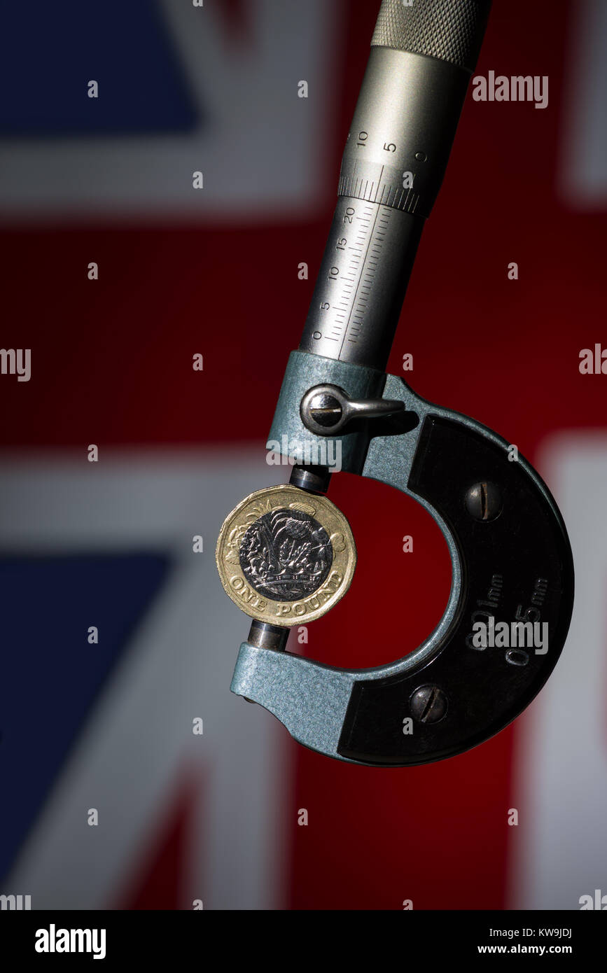 Poiché la decisione di lasciare la UE nel 2016 British pound e cambio messo sotto sforzo e un controllo più approfondito con la svalutazione dei tassi di interesse e valore di contrazione Foto Stock