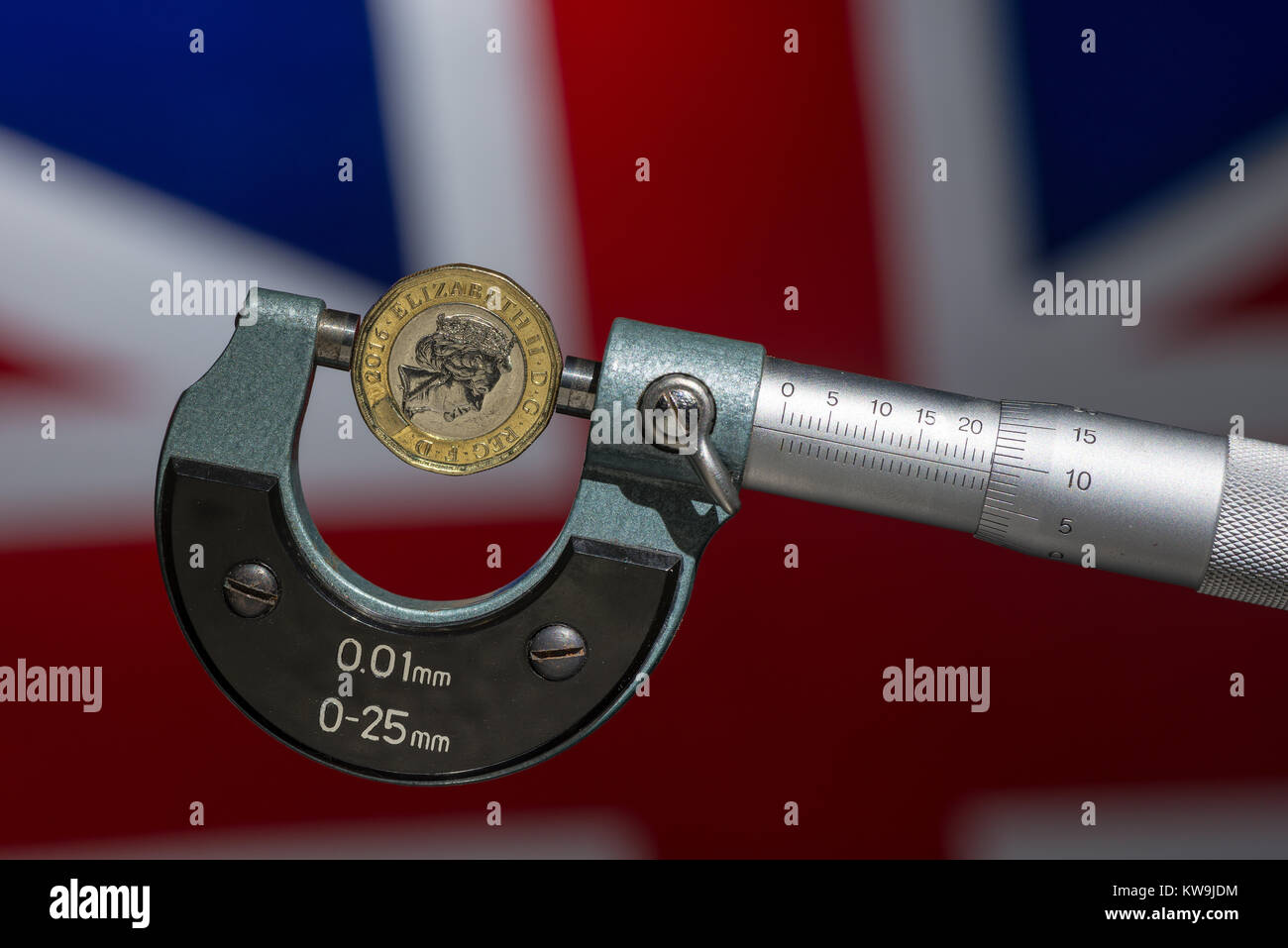 Poiché la decisione di lasciare la UE nel 2016 British pound e cambio messo sotto sforzo e un controllo più approfondito con la svalutazione dei tassi di interesse e valore di contrazione Foto Stock