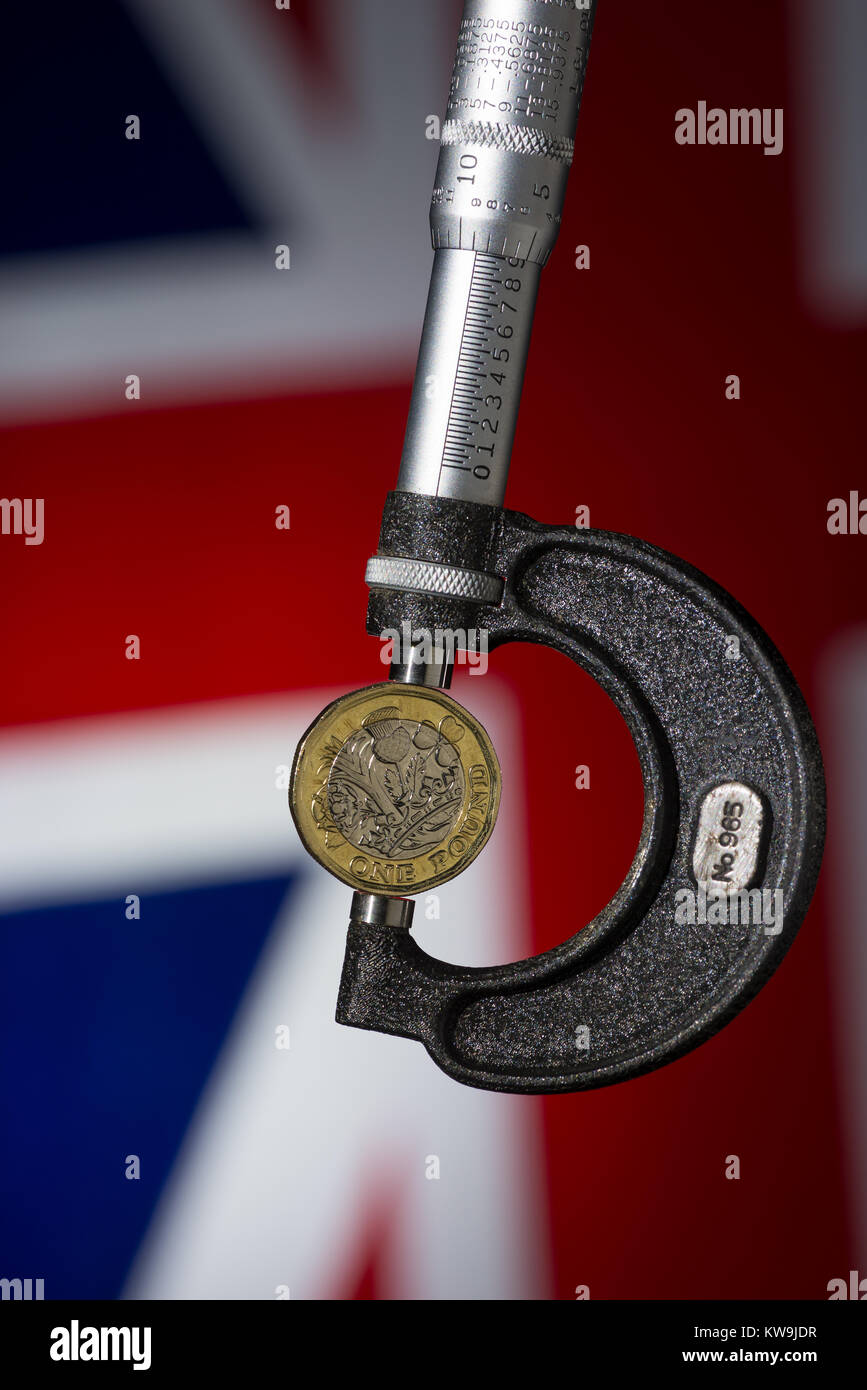 Poiché la decisione di lasciare la UE nel 2016 British pound e cambio messo sotto sforzo e un controllo più approfondito con la svalutazione dei tassi di interesse e valore di contrazione Foto Stock
