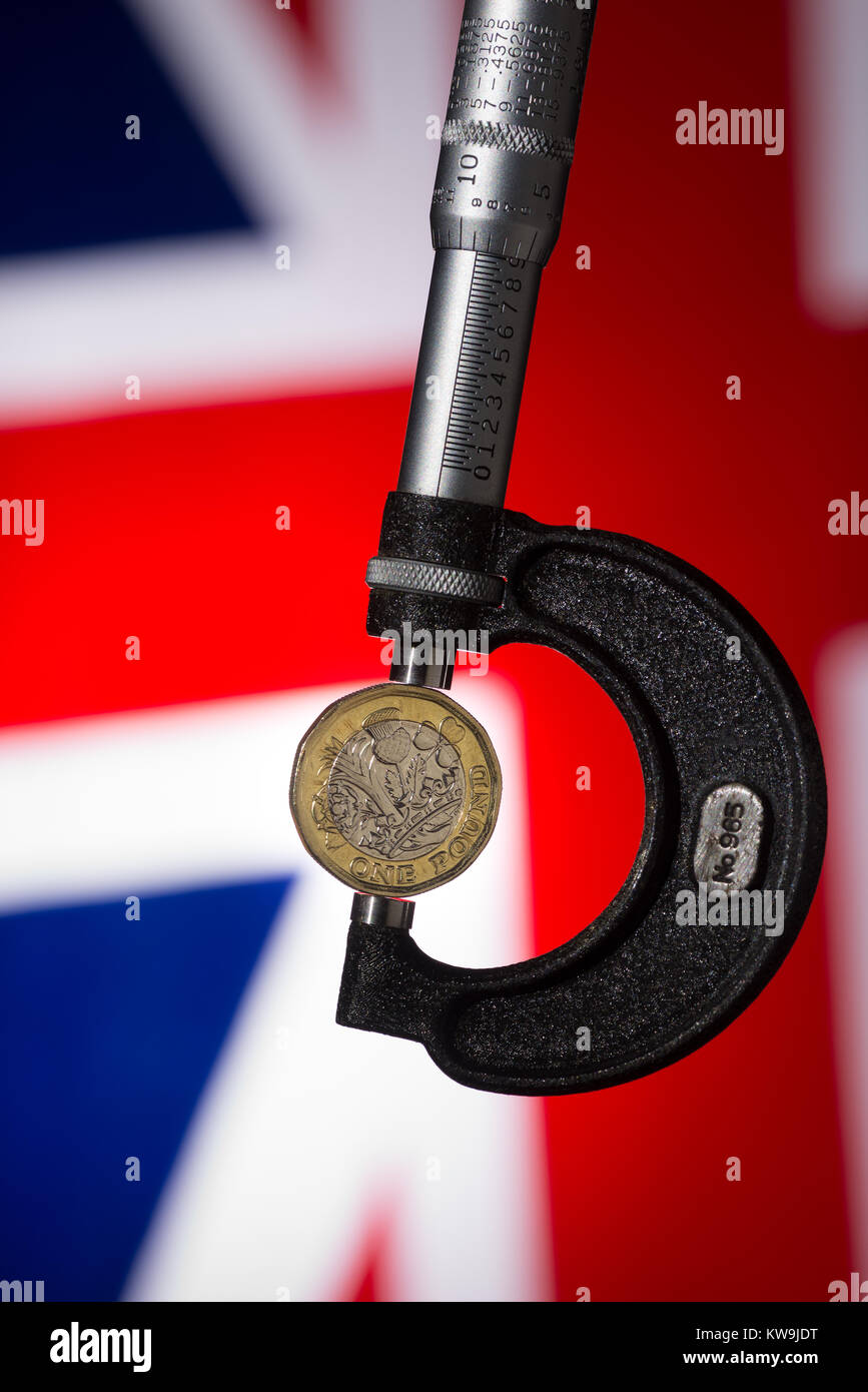 Poiché la decisione di lasciare la UE nel 2016 British pound e cambio messo sotto sforzo e un controllo più approfondito con la svalutazione dei tassi di interesse e valore di contrazione Foto Stock