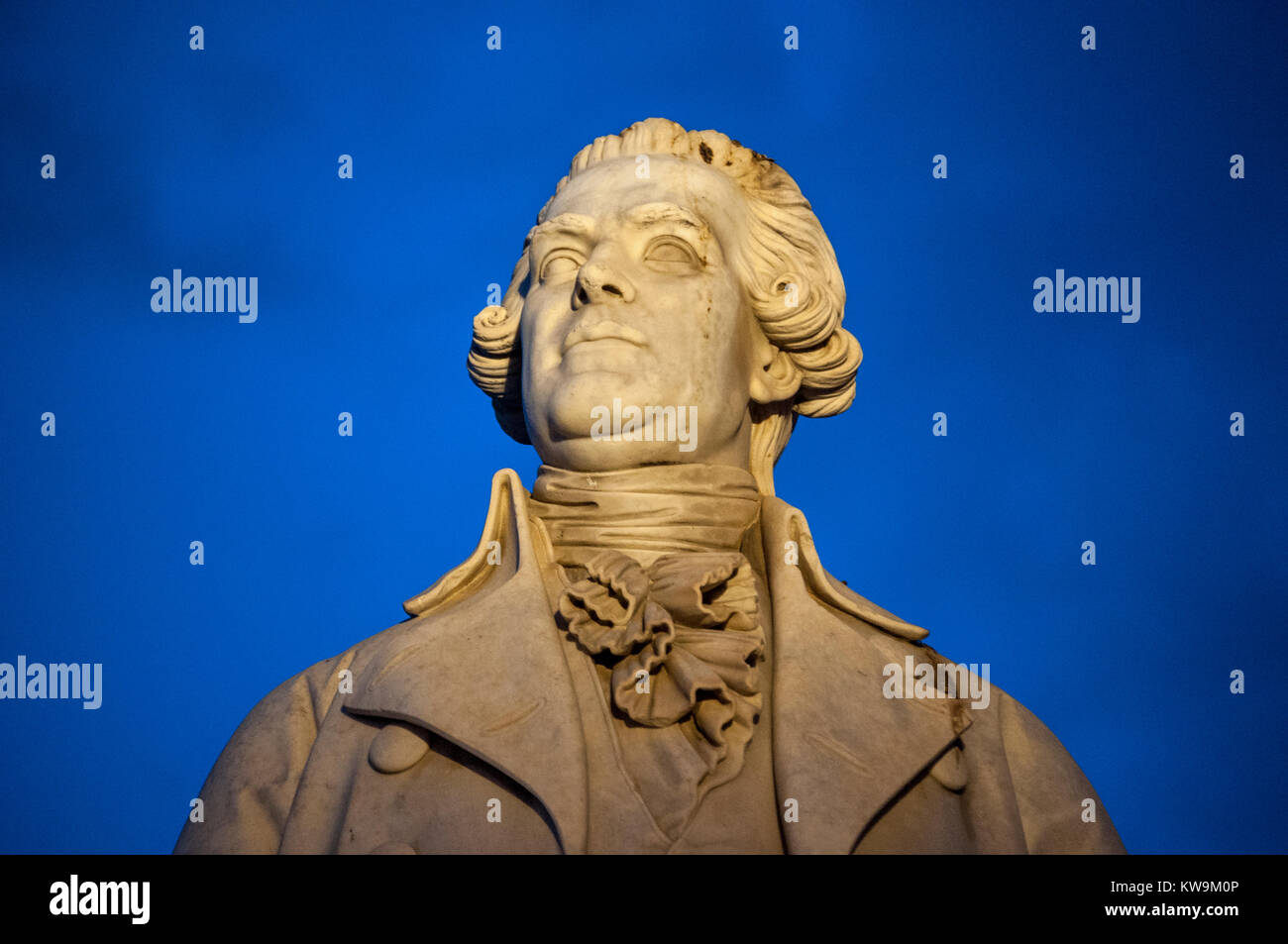 Corsica: la statua di Pascal Paoli, corse politico generale e considerato come il padre della patria, nella piazza principale di Ile-Rousse Foto Stock