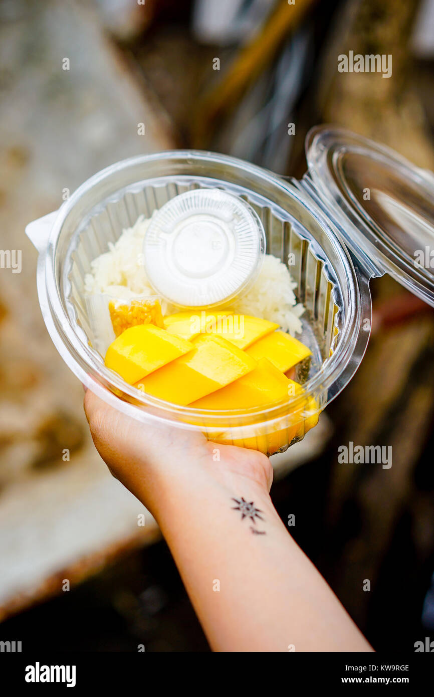 Mango riso appiccicoso, una speciale piatto che può facilmente reperibili a Bangkok, dolce e ricco di sapore Foto Stock