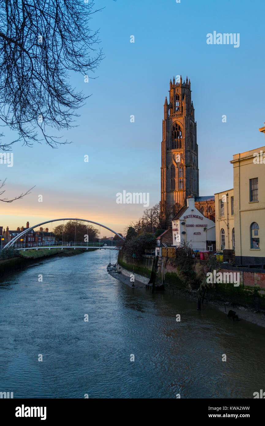 'Boston moncone', St Botolph's Church, Boston, sulla Haven, Fiume Witham, Lincolnshire, Inghilterra, Assembly Rooms Batemans Britannia Inn al tramonto Foto Stock