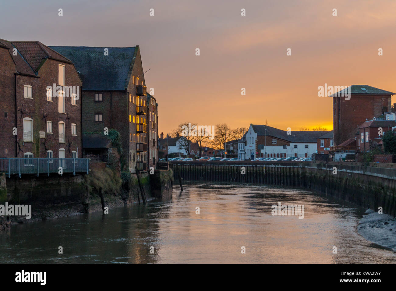 Estremità sud Quay, il Rifugio Fiume Witham, Boston, Lincolnshire, Inghilterra al tramonto Foto Stock