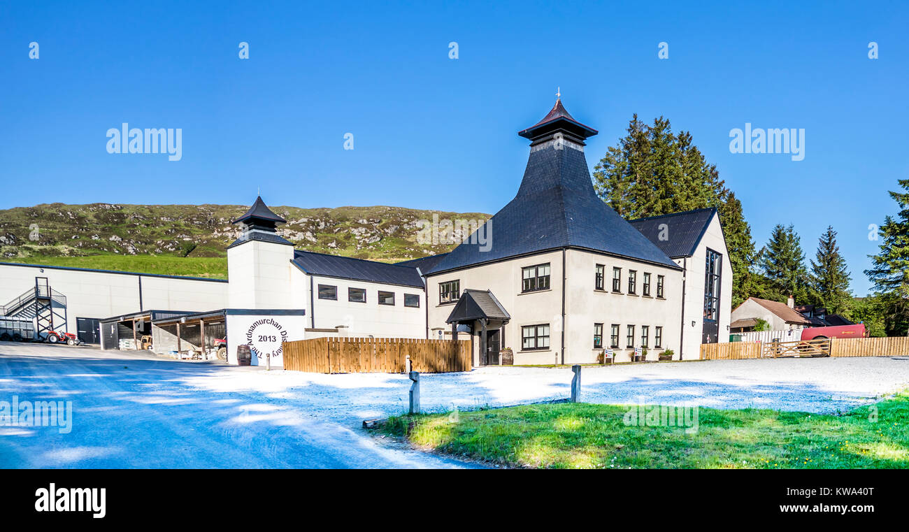 GLENBEG, A ARDNAMURCHAN / Scozia - 26 Maggio 2017 : a Ardnamurchan distilleria è di produrre whisky dal 2014 ed effettivamente espandere i loro depositi in Gle Foto Stock