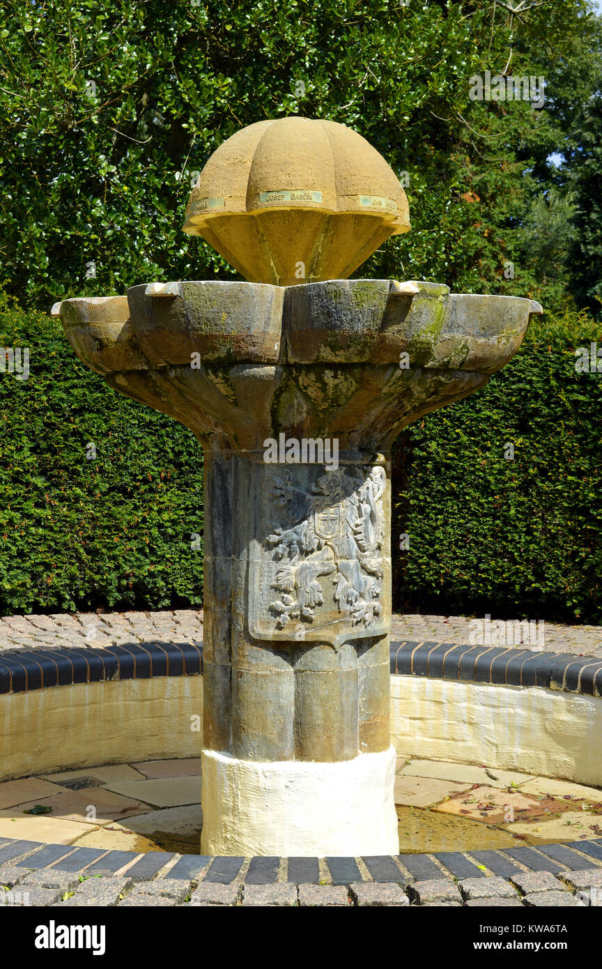 La fontana di ceca commemorazione in Jephson Gardens Leamington Spa Foto Stock