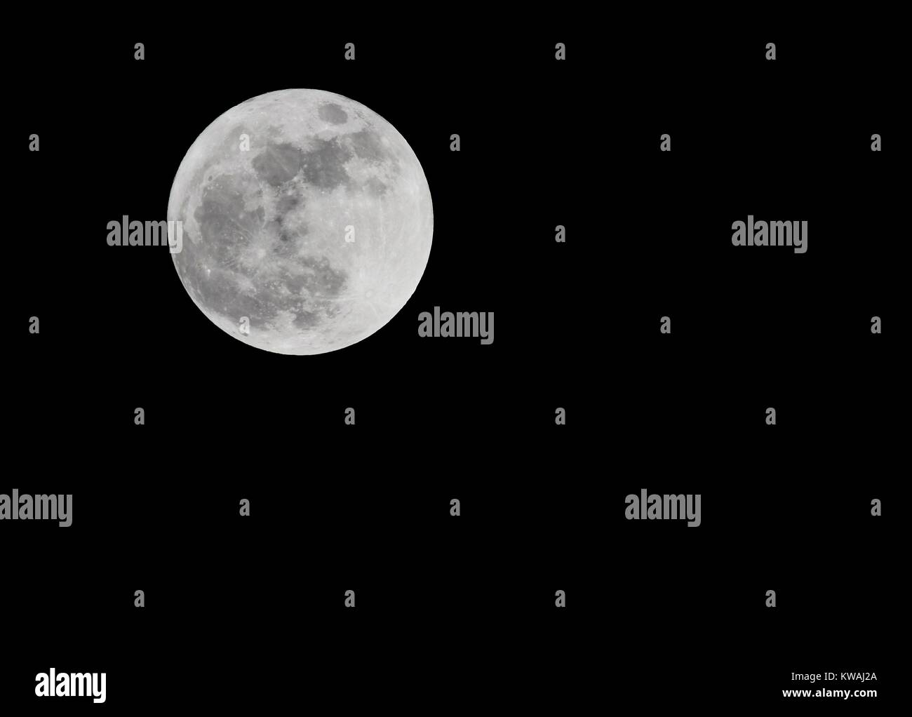 Washington, Stati Uniti d'America. 1a gen, 2018. Una vista dei più grandi e più brillanti supermoons del 2018, chiamato il lupo luna. Foto Stock