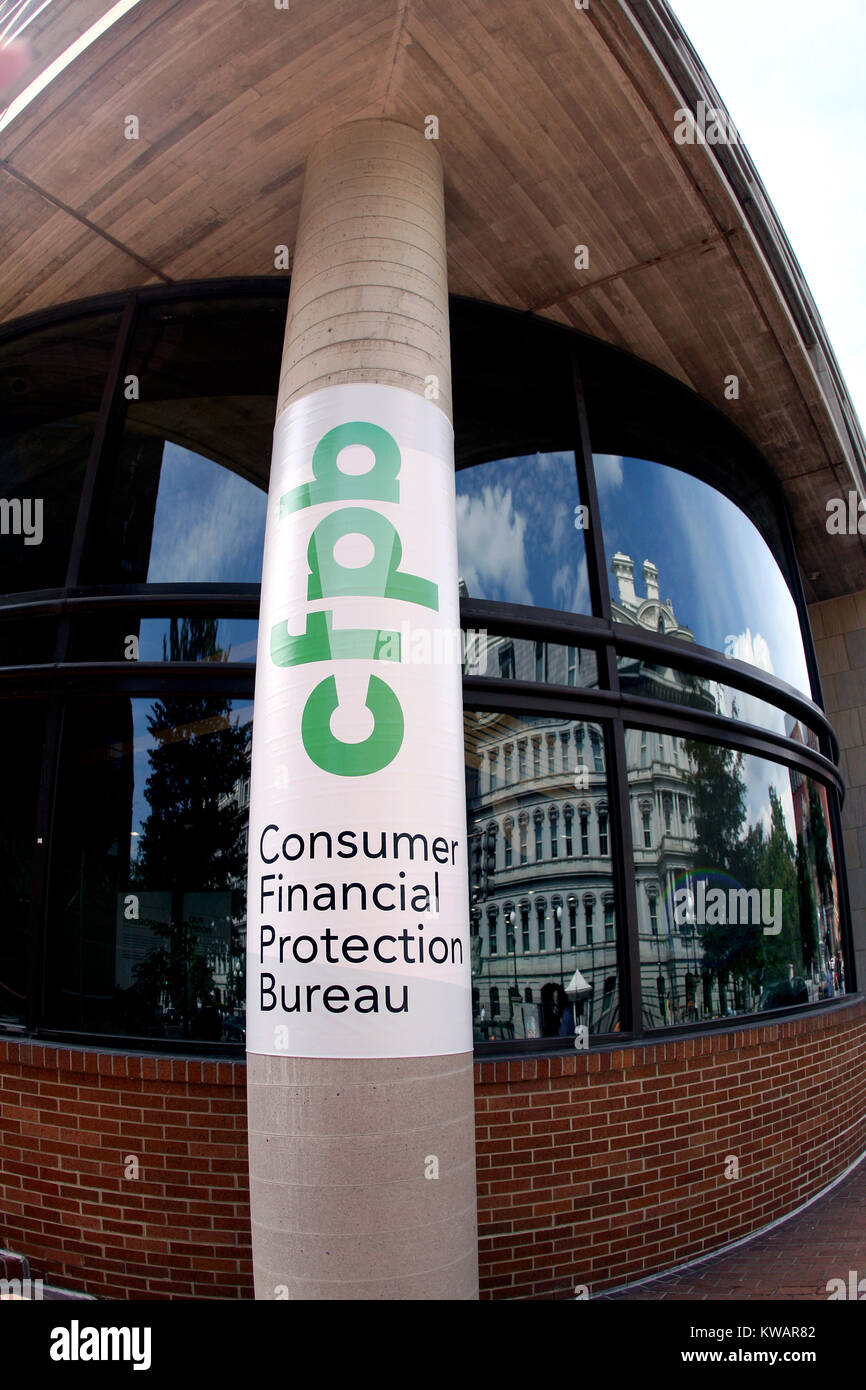 Il Consumer Financial Protection Bureau a Washington D.C. L'agenzia che è stato progettato per proteggere i consumatori dalle pratiche predatorie da parte del settore bancario è previsto per allentare i regolamenti a seguito delle dimissioni del suo ex direttore Richard Cordray, e come Presidente Trump mette il suo timbro su di esso. Foto Stock