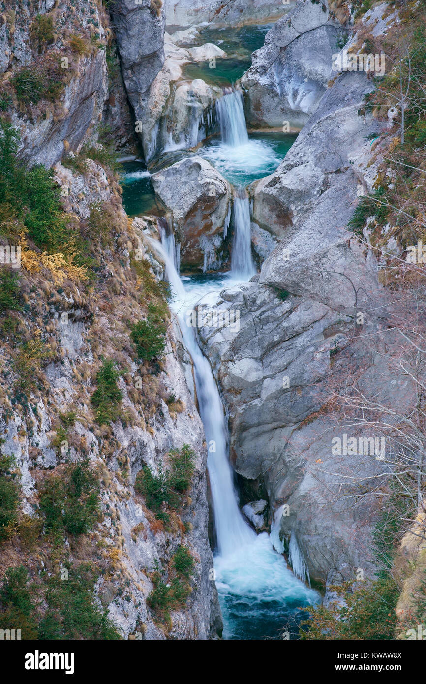 Cascata multi-step con piscine a tuffo. Indile de Saint-Auban, Alpes-Maritimes, Francia. Foto Stock