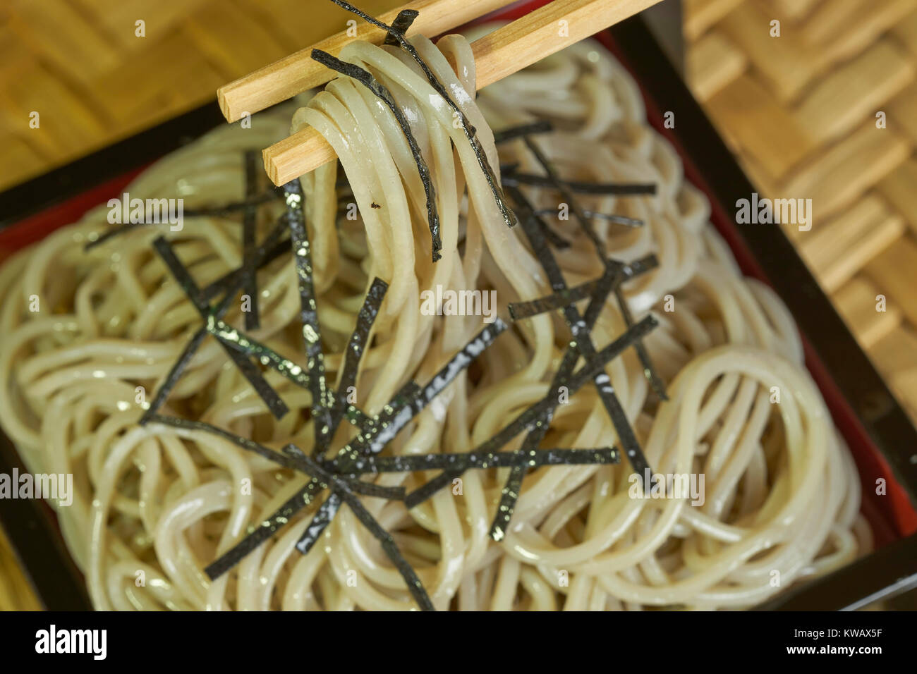 Soba Noodles con bacchette, Giappone Foto Stock
