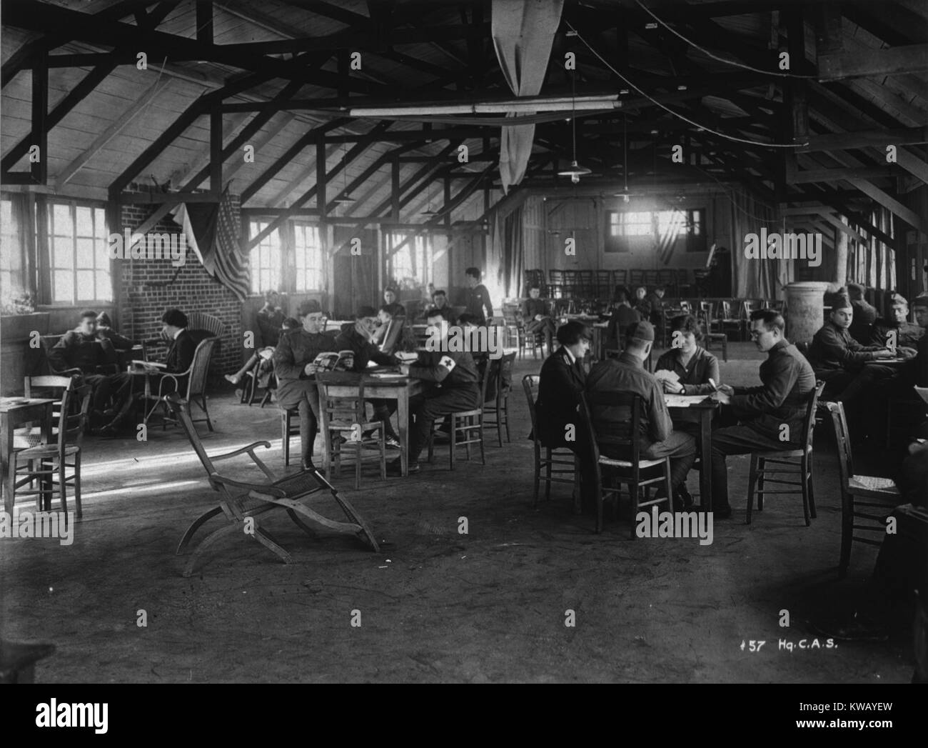 La Croce Rossa sala ricreazione all'esercito degli Stati Uniti di ospedale da campo numero 27 a Tours in Francia, 1953. La cortesia Libreria Nazionale di Medicina. Foto Stock