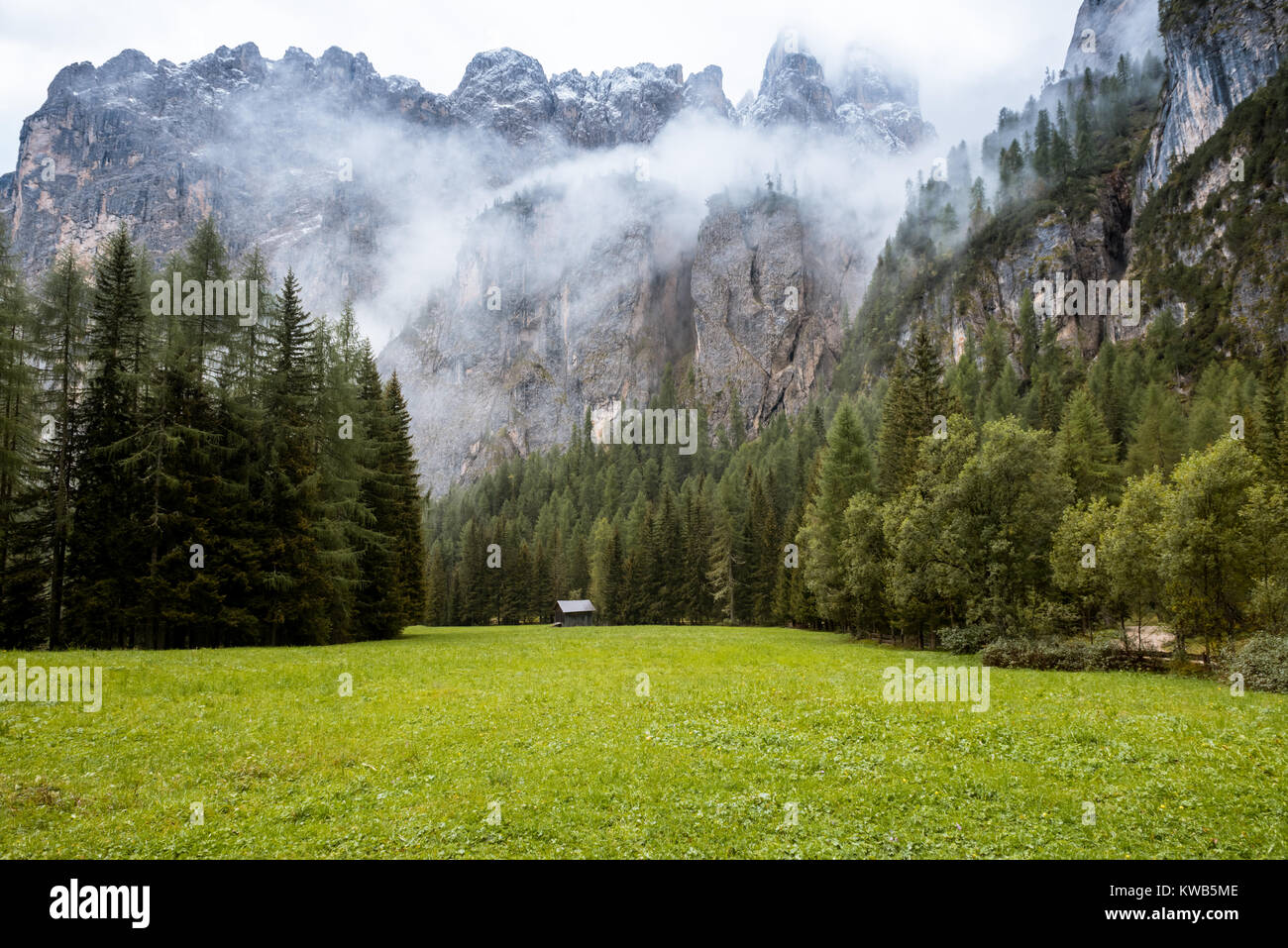 Luogo di riposo nelle Alpi Dolomitiche, Italia Foto Stock
