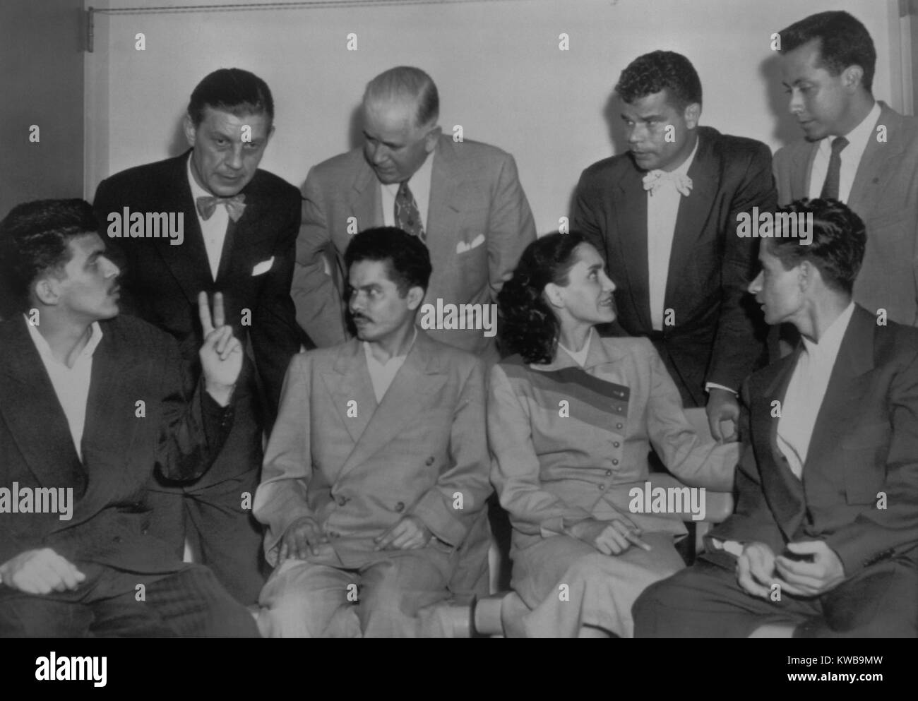 Il Puerto Rican terroristi colpevoli del loro Marzo 1 scatti in casa dei rappresentanti. Essi sono stati condannati a 5 conteggi e condannato a 70 anni di reclusione. Essi sono con i loro avvocati. Giugno 16, 1954. (BSLOC 2014 13 142) Foto Stock