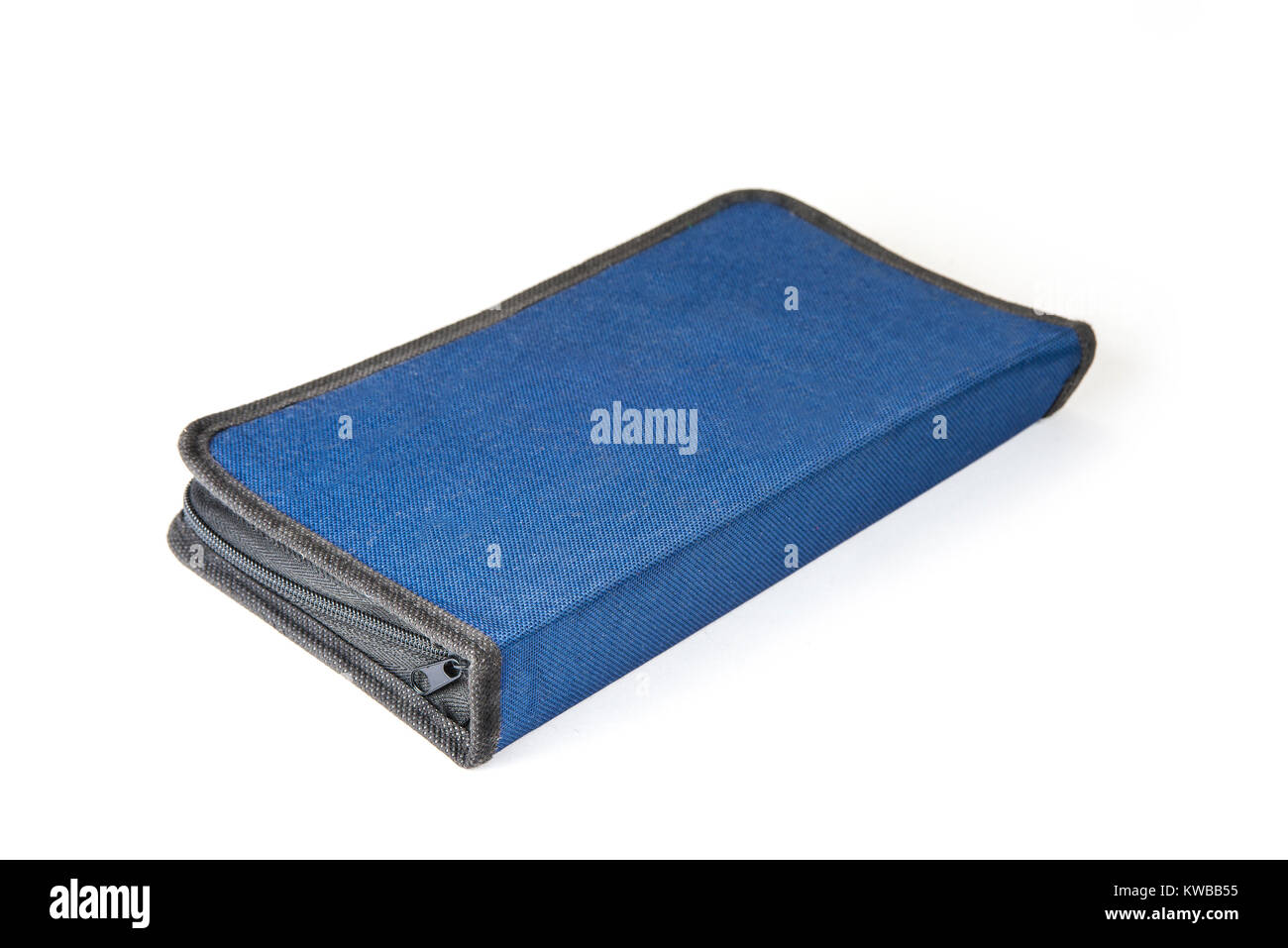 Custodia con zip per la carta e la penna sullo sfondo bianco Foto Stock