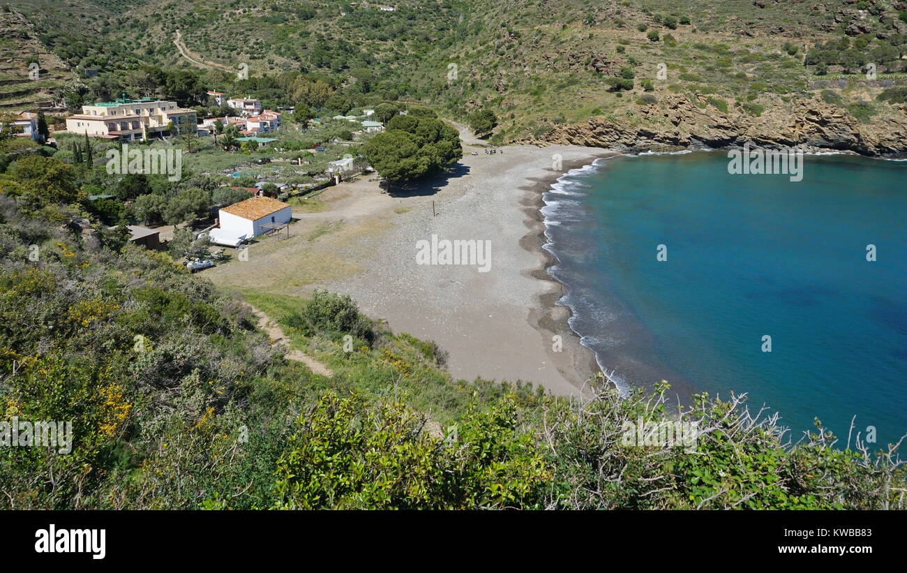 Spagna mare mediterraneo spiaggia ghiaiosa, Cala Joncols tra rose e Cadaques, Costa Brava, Alt Emporda, Cap de Creus, la Catalogna Foto Stock