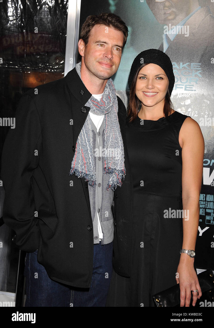 WESTWOOD, CA - 16 febbraio: Scott Foley e Marika Dominczyk arriva a Los Angeles Premiere "Sconosciuto" al Mann Village Theatre il 16 febbraio 2011 a Westwood, California. Persone: Scott Foley e Marika Dominczyk Foto Stock