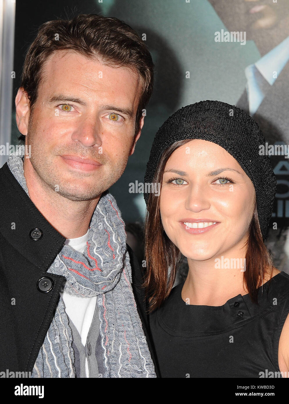 WESTWOOD, CA - 16 febbraio: Scott Foley e Marika Dominczyk arriva a Los Angeles Premiere "Sconosciuto" al Mann Village Theatre il 16 febbraio 2011 a Westwood, California. Persone: Scott Foley e Marika Dominczyk Foto Stock