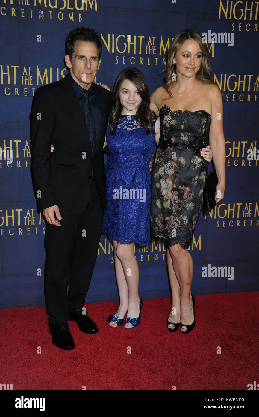 NEW YORK, NY - 11 dicembre: Ben Stiller, Ella Olivia Stiller, Christine Taylor assiste il 'Notte al Museo: Segreto della tomba " New York Premiere al Teatro Ziegfeld su dicembre 11, 2014 in New York City. Persone: Ben Stiller, Ella Olivia Stiller, Christine Taylor Foto Stock